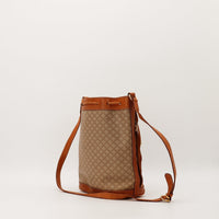 Détail ficelle serrage cuir Céline Seau Macadam belle patine caramel — AMANA Vintage