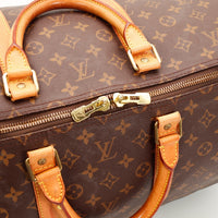 Détail curseurs zip et attaches cuir Louis Vuitton Keepall 55 — AMANA Vintage