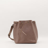 Sac Louis Vuitton Petit Noé cuir Épi taupe vue de face occasion authentique — AMANA Vintage