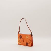 Pochette Louis Vuitton Vernis Fleurs vue de côté lanière cuir — AMANA Vintage