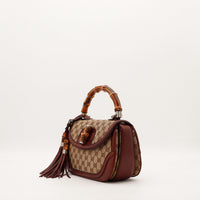 Vue de trois quarts Gucci Tote Bambou canvas monogramme cuir bordeaux — AMANA Vintage
