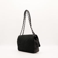 Vue de trois quarts dos Chanel Timeless Jumbo noir — AMANA Vintage