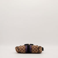Vue du dessous Gucci Hobo Horsebit fond toile monogrammée — AMANA Vintage