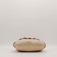 Hobo Bambou Gucci vue du dessous cuir beige — AMANA Vintage