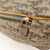 Détail cadenas et fermeture éclair sac Boston Trotter Dior — AMANA Vintage