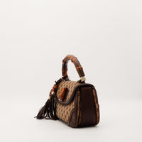 Vue de trois quarts sac Gucci Tote Bag Bambou anse bambou toile GG occasion — AMANA Vintage
