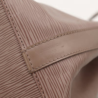 Détail estampille Louis Vuitton Paris made in France Petit Noé Épi — AMANA Vintage