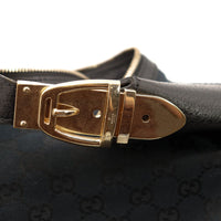 Détail boucle dorée réglable de l'anse Gucci Hobo Demi Lune — AMANA Vintage