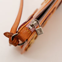 Détail fermeture éclair et cadenas LV pochette Vernis Fleurs — AMANA Vintage