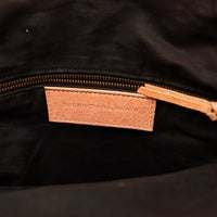 Intérieur doublure textile noire et étiquette Balenciaga Paris — AMANA Vintage