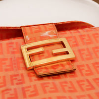Détail boucle FF dorée sac Fendi Zucchino rouge occasion authentique — AMANA Vintage
