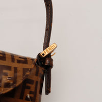Détail attache bandoulière signée Fendi — AMANA Vintage