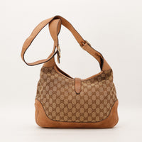 Sac Gucci New Jackie vue de face canvas GG beige fermoir piston dore occasion — AMANA Vintage