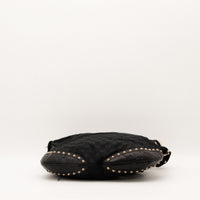Détail base cloutée du sac Gucci Hobo occasion authentique — AMANA Vintage