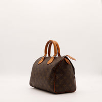 Louis Vuitton Speedy 25 vue de trois quarts gauche toile Monogramme — AMANA Vintage