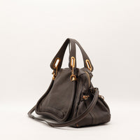 Sac Chloé Paraty cuir marron vue de trois quarts avec bandoulière — AMANA Vintage