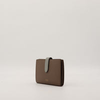 Portefeuille Celine Strap vue de trois quarts gauche cuir grainé marron — AMANA Vintage