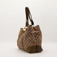 Tote Bag Bamboo Gucci vue de côté toile GG canvas poignées tressées — AMANA Vintage