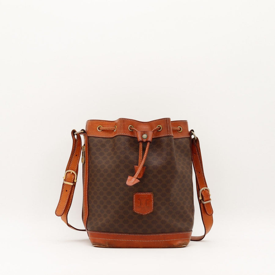 Sac seau Céline Macadam toile monogrammée marron et cuir cognac vue de face occasion authentique — AMANA Vintage