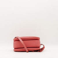 Vue de profil Tote Bag Bambou Gucci rose framboise avec bandoulière — AMANA Vintage