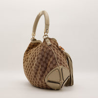 Gucci Indy Hobo vue de trois quarts droit detail coins cuir beige — AMANA Vintage