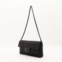 Sac Chanel Travel Line noir trois quarts angle gauche chaîne bandoulière — AMANA Vintage