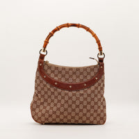 Gucci Hobo Bambou vue de côté droit détail anse bambou courbé — AMANA Vintage