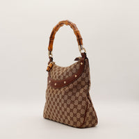 Vue de trois quarts Gucci Hobo Bambou cuir marron et toile monogrammée — AMANA Vintage