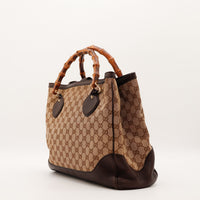 Vue de trois quarts Tote Bag Bambou Gucci toile monogrammée anses bambou naturel — AMANA Vintage