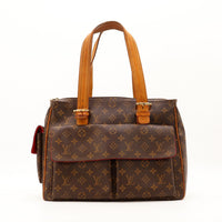 Sac Louis Vuitton Multipli Cité toile Monogram vue de face avec poche frontale à rabat occasion authentique — AMANA Vintage