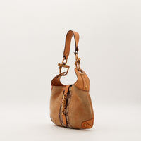 Hobo Indy Gucci vue de profil gauche daim et cuir cognac vintage — AMANA Vintage