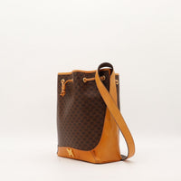 Vue de trois-quarts Celine Seau Macadam cuir cognac et toile marron — AMANA Vintage