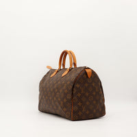 Detail toile Monogram et tab cuir vachette Louis Vuitton Speedy 40 — AMANA Vintage