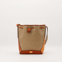 Sac seau Celine Macadam toile monogramme cognac vue de face occasion authentique — AMANA Vintage