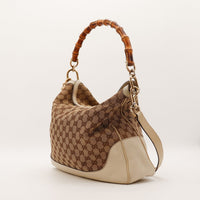Gucci Hobo Bambou vue de trois quarts gauche anse bambou cuir ivoire — AMANA Vintage
