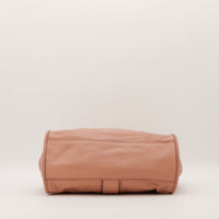 Hobo Gucci Stirrup vue du fond cuir nude légers plis d'usage — AMANA Vintage