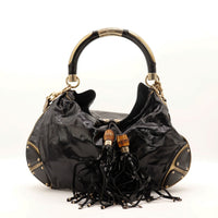 Sac Gucci Indy Hobo noir cuir verni pompons bambou vue de face occasion authentique — AMANA Vintage