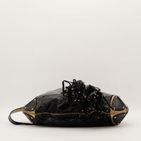 Fond du sac Gucci Indy Hobo noir griffures cuir verni détail — AMANA Vintage