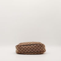 Vue du bas Hobo Web Gucci toile monogrammée fond plat — AMANA Vintage
