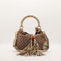 Gucci Indy Hobo toile monogrammée cuir taupe pompons bambou vue de face occasion authentique — AMANA Vintage
