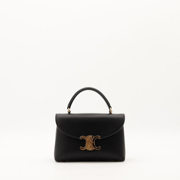 Sac Celine Triomphe Teen cuir lisse noir vue de face fermoir doré occasion authentique — AMANA Vintage