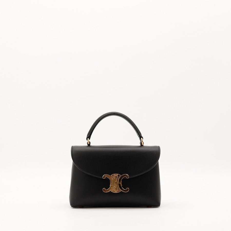 Sac Celine Triomphe Teen cuir lisse noir vue de face fermoir doré occasion authentique — AMANA Vintage