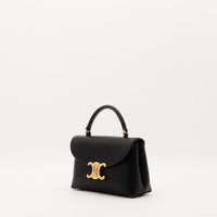 Celine Triomphe Teen noir vue de trois quarts cuir lisse top handle occasion — AMANA Vintage