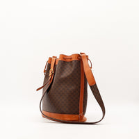 Sac seau Céline Macadam vue arrière avec bandoulière cuir — AMANA Vintage