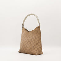 Hobo Bambou Gucci vue de profil gauche daim taupe monogrammé — AMANA Vintage