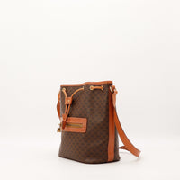 Sac seau Celine Macadam vue de trois quarts bandoulière cuir occasion authentique — AMANA Vintage