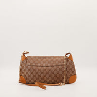 Sac Gucci Hobo toile monogrammée vue de dos poche arrière chaîne dorée — AMANA Vintage