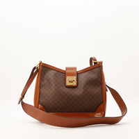 Sac Céline Macadam toile monogrammée cuir camel vue de face occasion authentique — AMANA Vintage