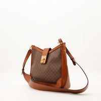 Sac Céline Macadam bandoulière ajustable vue trois quarts occasion authentique — AMANA Vintage