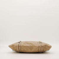 Détail base du sac Gucci Hobo Horsebit cuir Guccissima taupe — AMANA Vintage